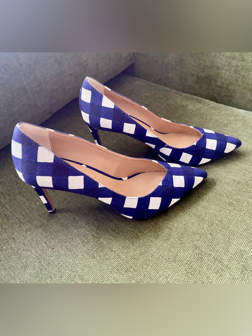 NIB Banana Republic Madison navy + white checkered pumps